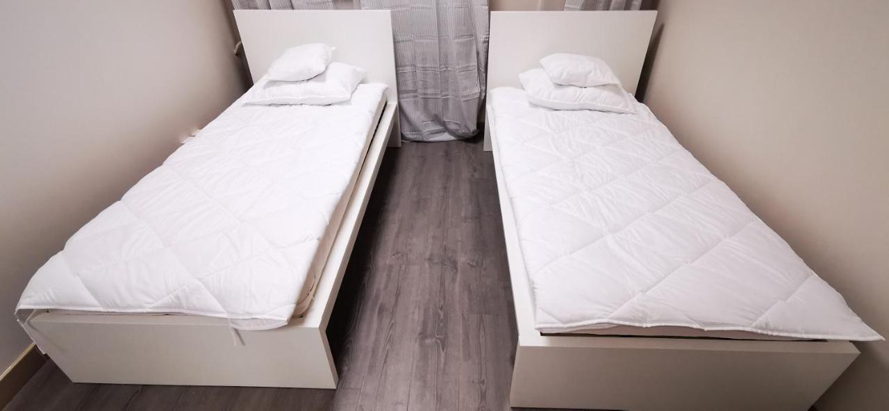 Hostel Powstaniec Wola - Private Rooms Варшава Экстерьер фото