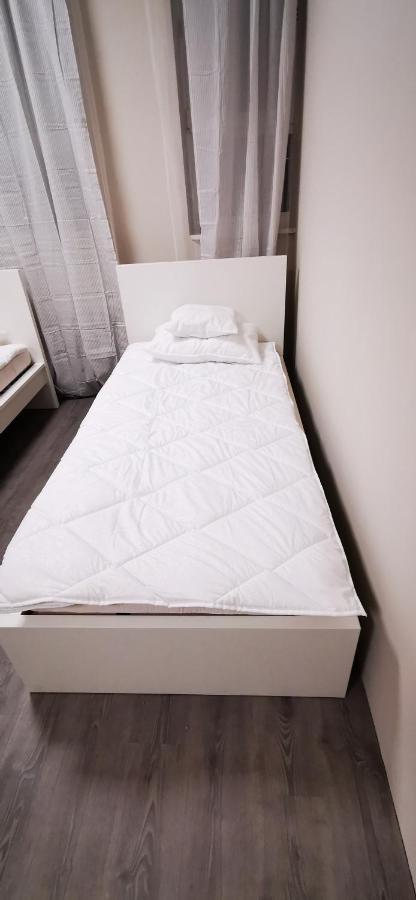 Hostel Powstaniec Wola - Private Rooms Варшава Экстерьер фото