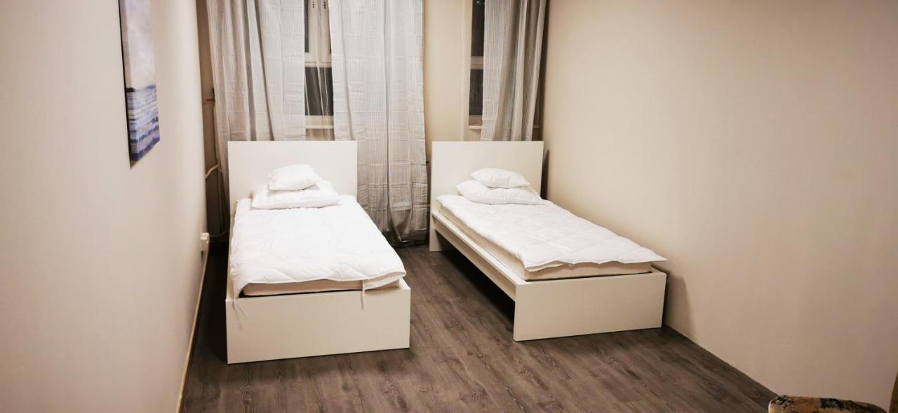 Hostel Powstaniec Wola - Private Rooms Варшава Экстерьер фото
