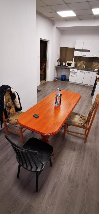 Hostel Powstaniec Wola - Private Rooms Варшава Экстерьер фото
