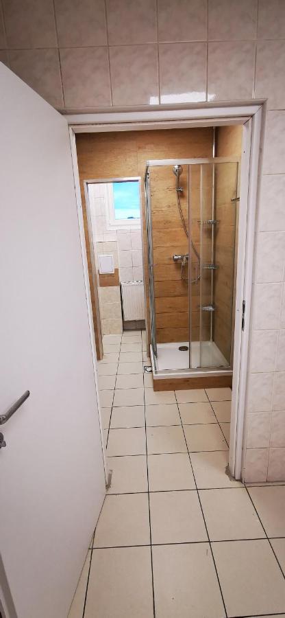 Hostel Powstaniec Wola - Private Rooms Варшава Экстерьер фото