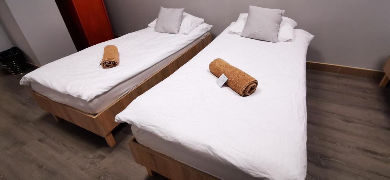 Hostel Powstaniec Wola - Private Rooms Варшава Экстерьер фото