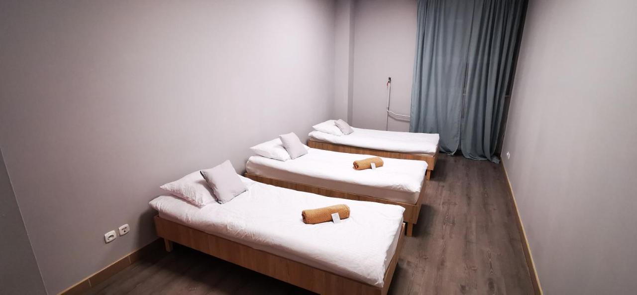 Hostel Powstaniec Wola - Private Rooms Варшава Экстерьер фото