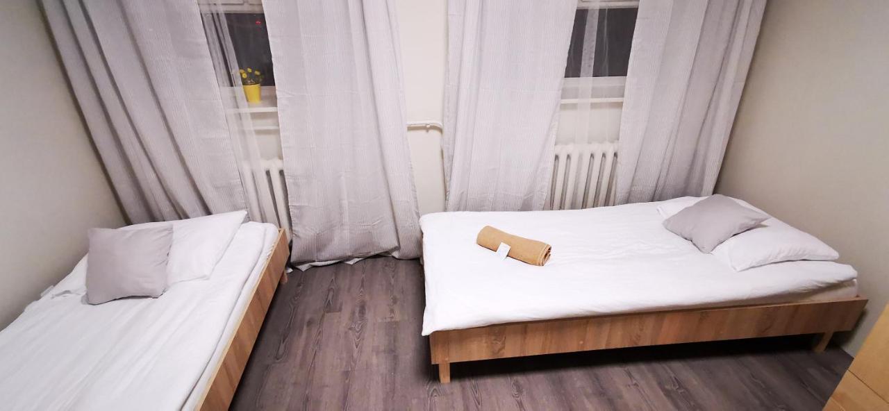 Hostel Powstaniec Wola - Private Rooms Варшава Экстерьер фото