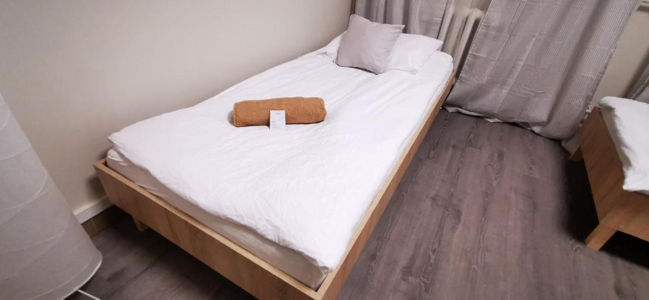 Hostel Powstaniec Wola - Private Rooms Варшава Экстерьер фото