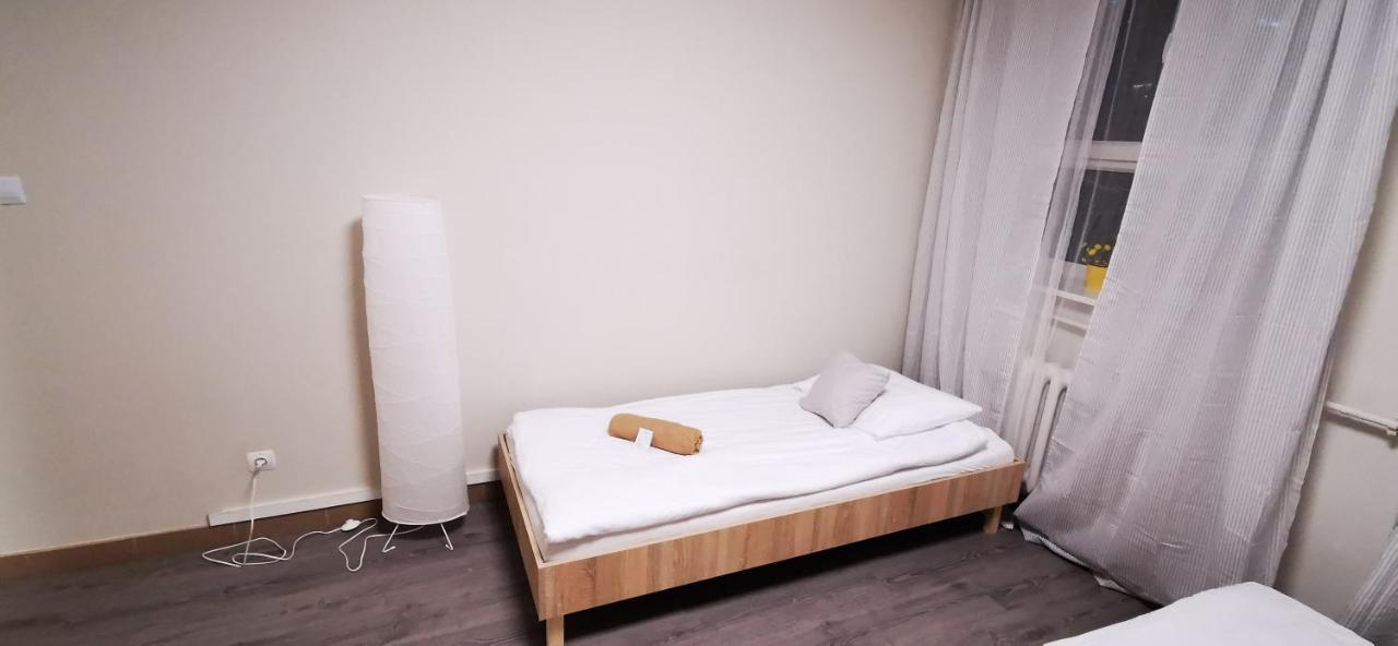 Hostel Powstaniec Wola - Private Rooms Варшава Экстерьер фото