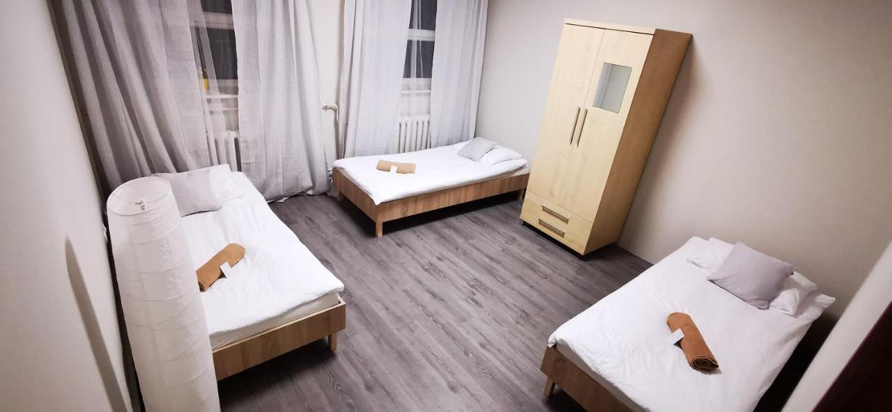 Hostel Powstaniec Wola - Private Rooms Варшава Экстерьер фото
