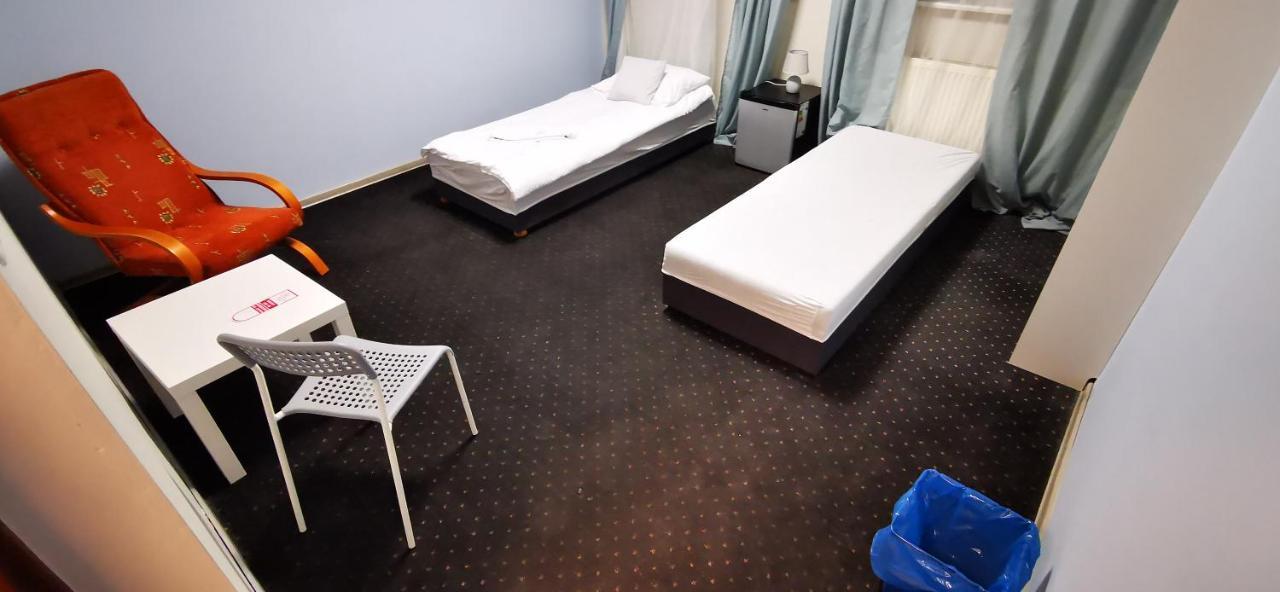 Hostel Powstaniec Wola - Private Rooms Варшава Экстерьер фото