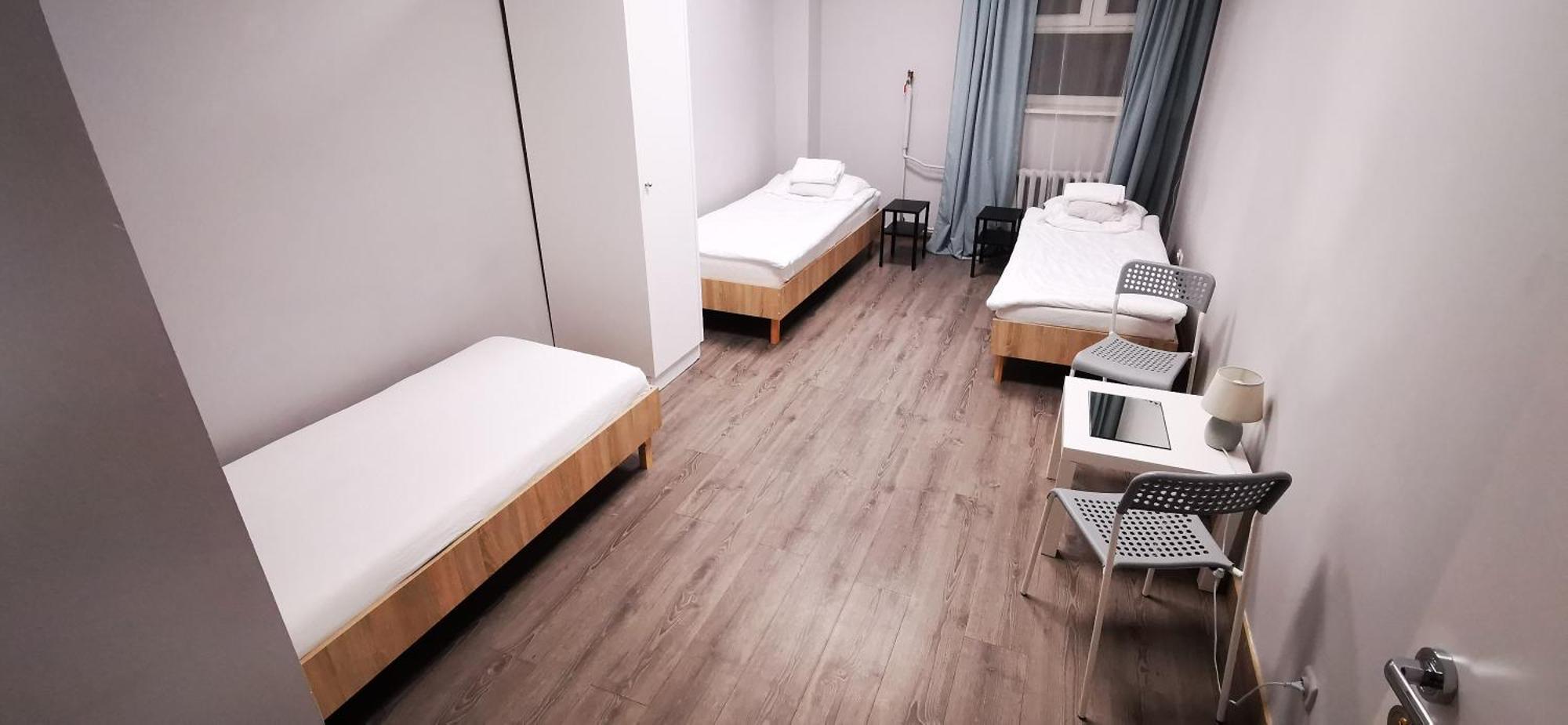 Hostel Powstaniec Wola - Private Rooms Варшава Экстерьер фото