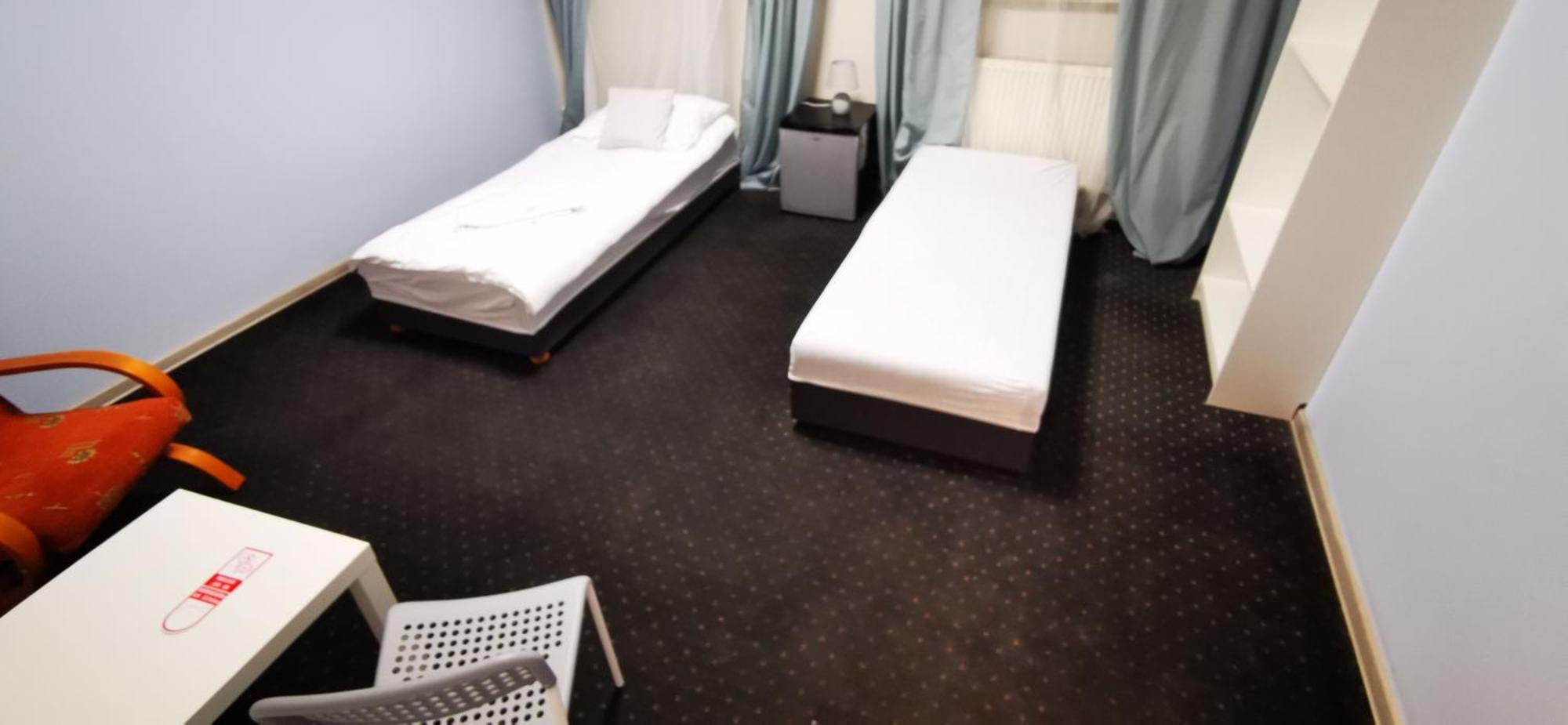 Hostel Powstaniec Wola - Private Rooms Варшава Экстерьер фото