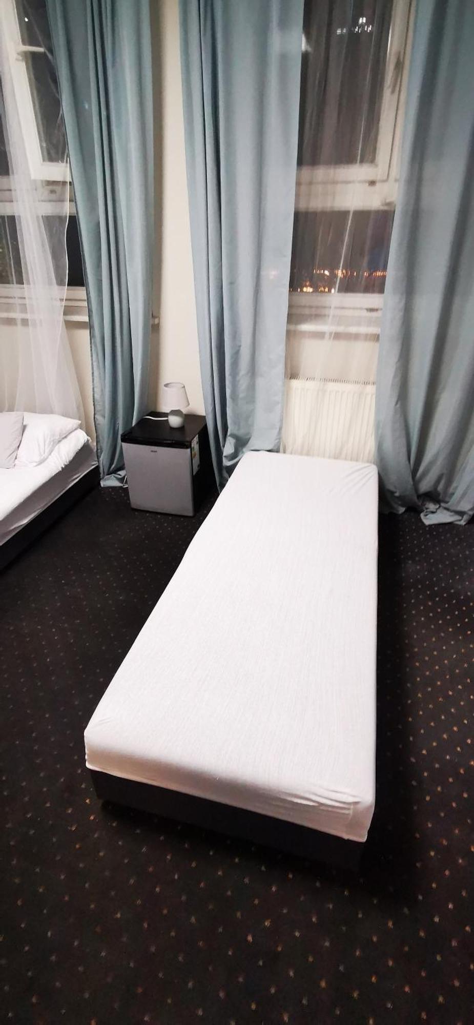 Hostel Powstaniec Wola - Private Rooms Варшава Экстерьер фото