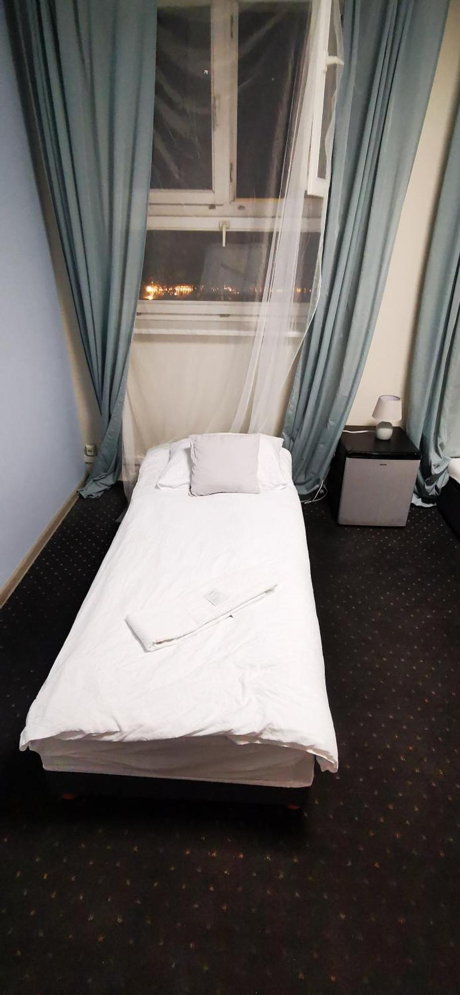 Hostel Powstaniec Wola - Private Rooms Варшава Экстерьер фото
