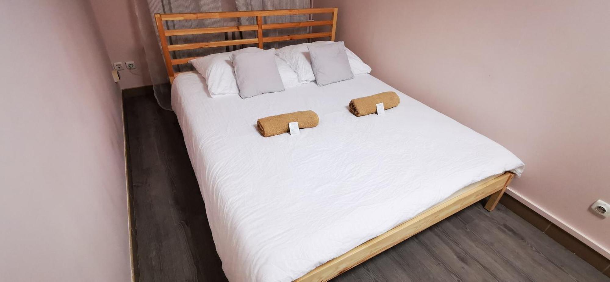 Hostel Powstaniec Wola - Private Rooms Варшава Экстерьер фото