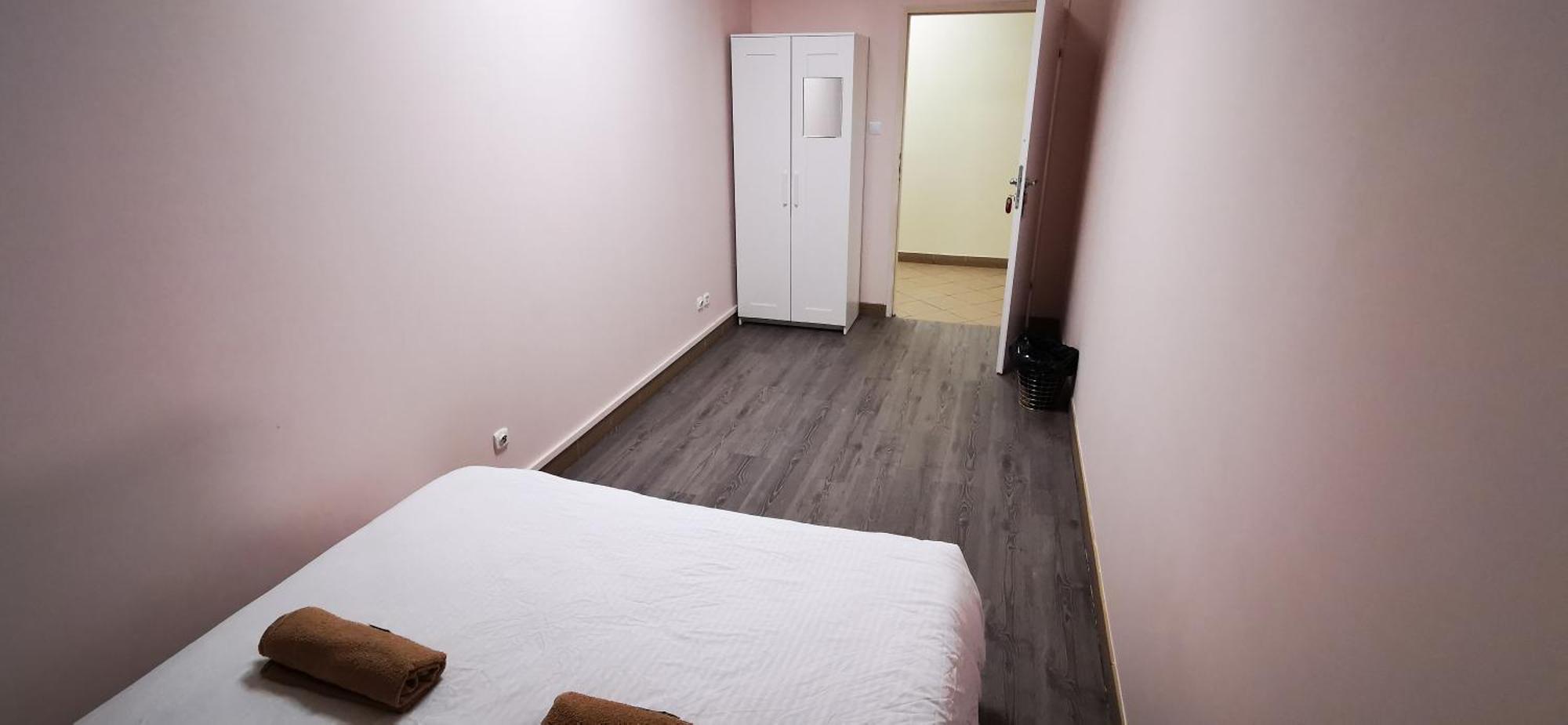 Hostel Powstaniec Wola - Private Rooms Варшава Экстерьер фото