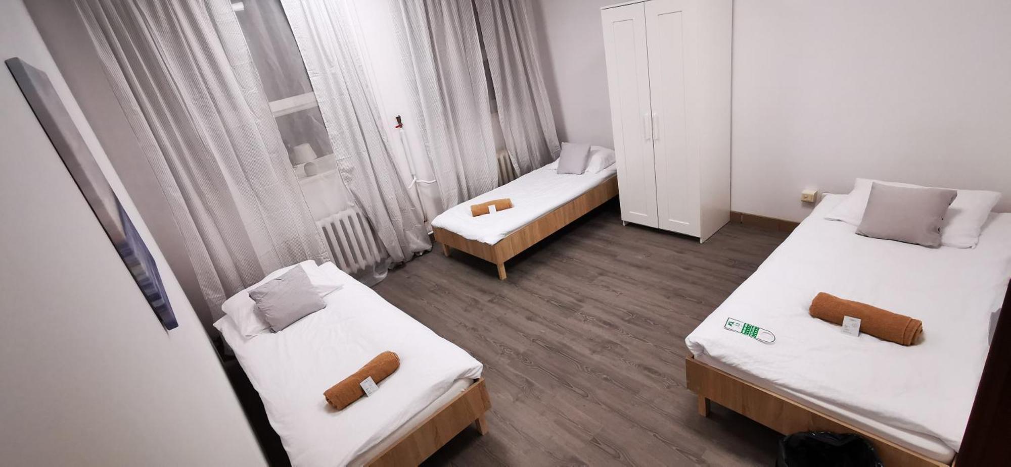 Hostel Powstaniec Wola - Private Rooms Варшава Экстерьер фото